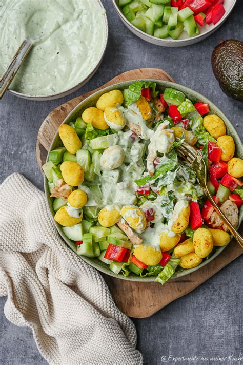 Gnocchi Bowl mit Hähnchen und Avocado Dip