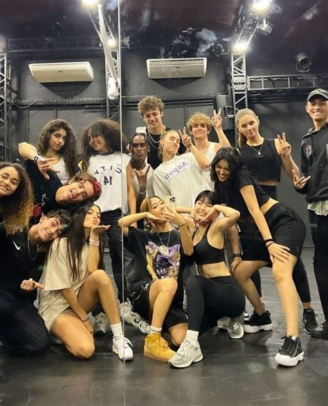 Pin De Em Now United Cantores Famosos Cantores Foto