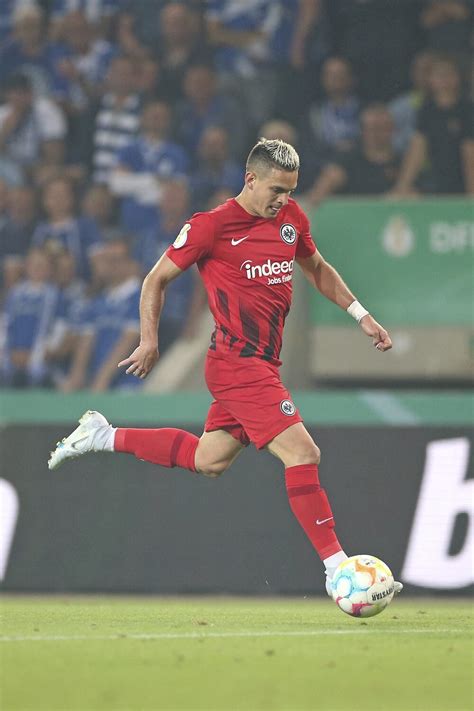 El Eintracht Frankfurt De Rafael Santos Borré No Pasó Del Empate 1 1 Con El Hertha Berlín