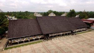 3+ Rumah Adat Lamin (KEUNIKAN, GAMBAR, CIRI, ARSITEKTUR)