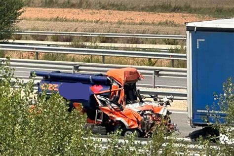 Muere El Conductor De Un Cami N Cisterna Tras Chocar Con Un Trailer En