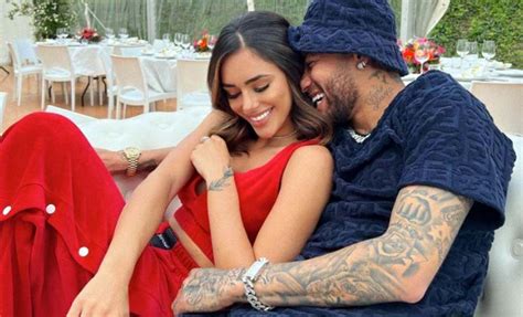 Bruna Biancardi Posta Foto Em Clima De Romance Neymar