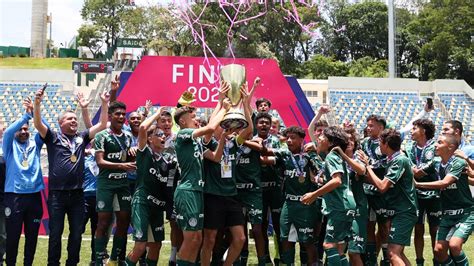 Palmeiras bate Santos nos pênaltis e é campeão do Campeonato Paulista