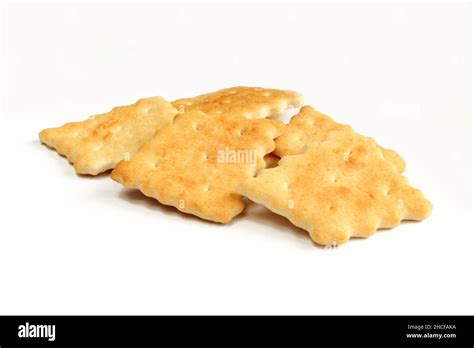 Galletas Saladas Aisladas Sobre Fondo Blanco Fotograf A De Stock Alamy