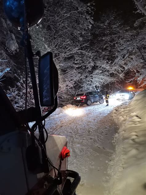 Due Auto Fuori Strada In Val Sangone Intervengono I Vigili Del Fuoco Foto