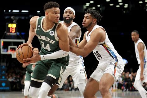 Watch Bucks Star Giannis Antetokounmpos Absolutely Epic Poster Dunk