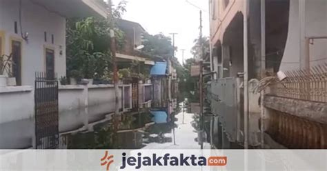 Banjir Rendam Rumah Warga Di Perumnas Antang Makassar 444 Jiwa Mengungsi