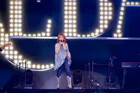 Reba McEntire 2023 tour: Concert recap and review. What happened ...