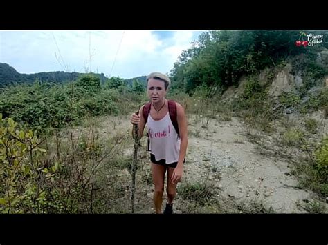 Turista en las montañas folla en la boca y culo come semen XVIDEOS