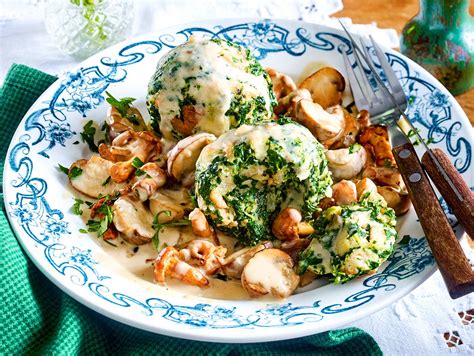 Spinat Knödel mit Pilzragout Rezept LECKER