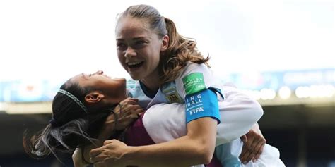 A Lo Messi Los Lujos De Banini La Capitana Argentina En El Debut Del