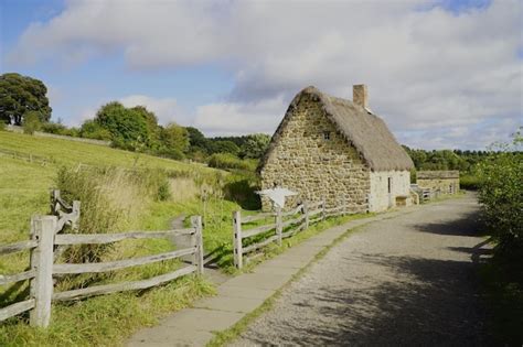 Premium Photo | Thatched cottage