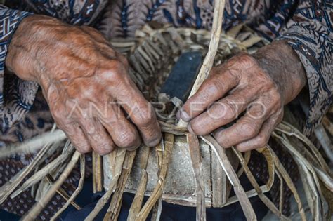 Kerajinan Berbahan Baku Eceng Gondok Antara Foto