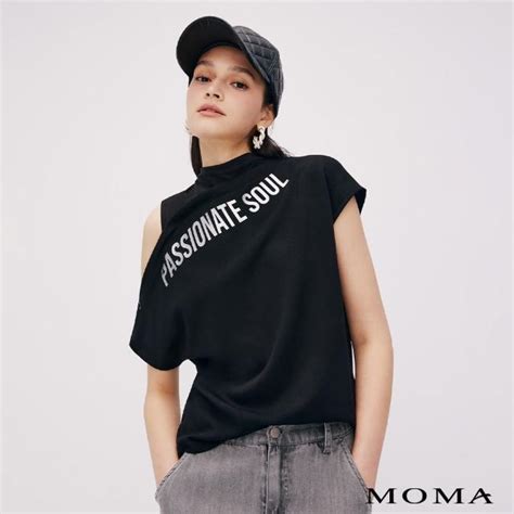 【moma】休閒太空棉不對稱露肩上衣黑色 Momo購物網 好評推薦 2024年3月