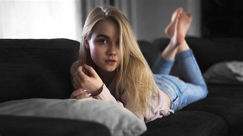 Women Blonde Blue Eyes Pink Shirt Denim Jeans Open Mouth Lying