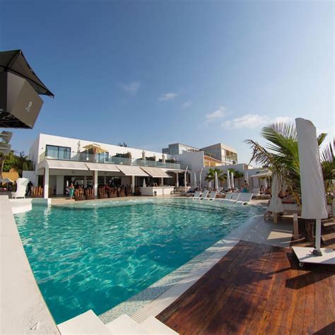 Lookal Beach Club Luxo E Praia Num Só Lugar Welcome To Angola