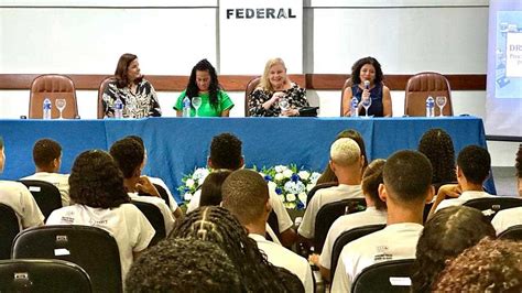 Prefeitura Municipal de Ilhéus Projeto Jovem Social forma 36 jovens