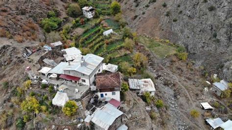 Yusufeli Barajı köyün köprüsünü sular altında bıraktı Ulaşım