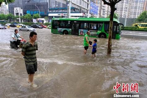 特大暴雨袭击武汉 各部门全力抢险救灾新浪新闻