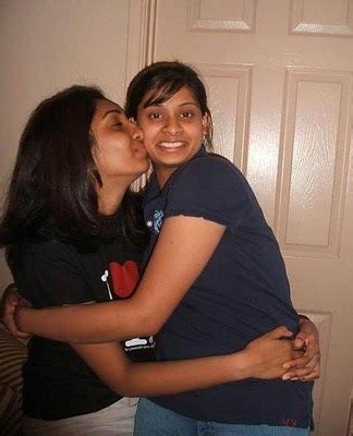 Ecurtu HOT PAKISTANI DESI AUNTIES