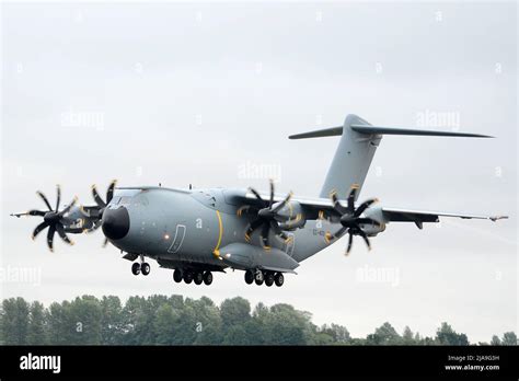 Airbus A400M Atlas Military transport aircraft Landing Stock Photo - Alamy