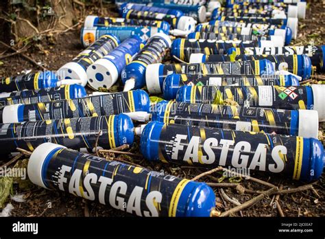 Laughing Gas Canister Large Hi Res Stock Photography And Images Alamy