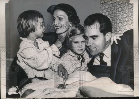 1953 Press Photo Us Vice President And Mrs Richard Nixon And Daughters In Historic Images