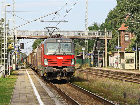 1293 068 Vectron der ÖBB am 26 September 2021 bei der Durchfahrt durch