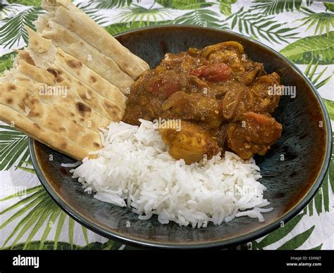 Jalfrezi Curry Rice And Naan Stock Photo Alamy