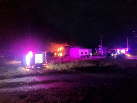 INCENDIU DEVASTATOR LA UN SERVICE AUTO DIN IONEȘTI AU ARS 7 MAȘINI