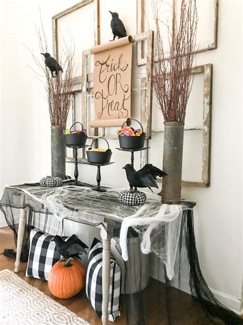 Create A Spooky Tablescape With These Halloween Decor Table Ideas