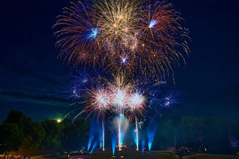 Juillet Pourquoi Le Feu D Artifice D Oissel Est L Un Des Plus