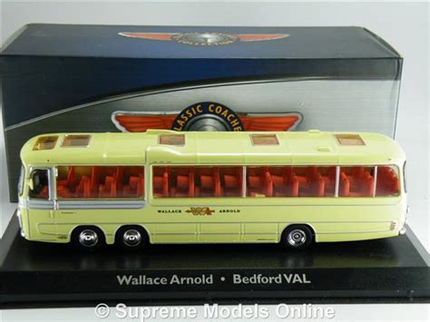 BEDFORD VAL MODEL COACH BUS WALLACE ARNOLD 1 76 SCALE CORGI OOC ATLAS