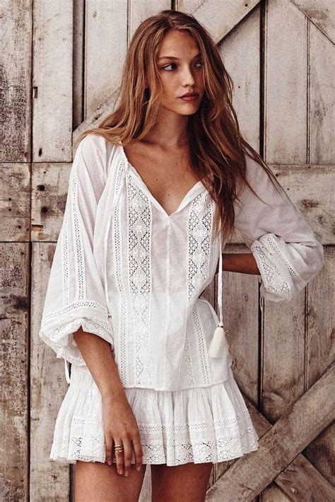 40 Sexy Peasant Blouses Ideas For Women To Try Instaloverz Peasant Blouse Fashion Ladies