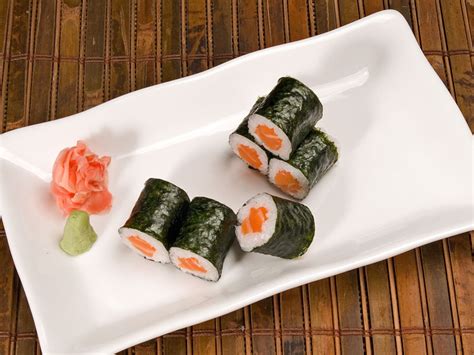 Salmon Roll – Sakana House