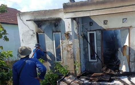 Sebuah Rumah Di Perumahan Wengga Terbakar Diduga Akibat Korsleting