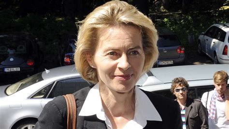 Bundesarbeitsministerin Ursula Von Der Leyen Cdu Mussten