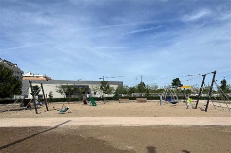 Abiertos Dos Nuevos Parques Infantiles En El Barrio De La Luna Y El