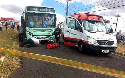 Mulher morre atropelada por ônibus próximo ao ponto em Araraquara SP