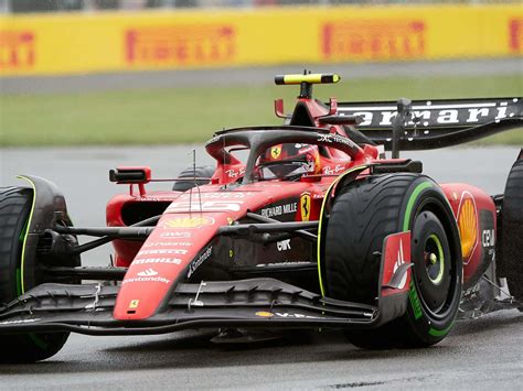 Download Ferrari F1 Carin Action Wallpaper
