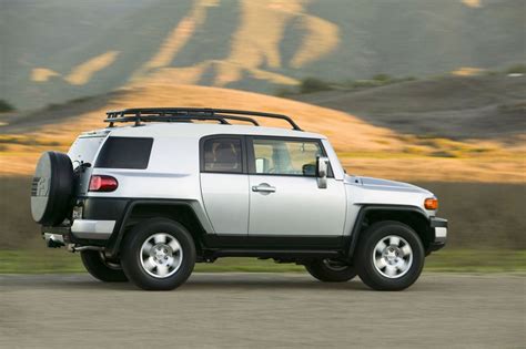 Toyota Fj Cruiser Review Specs Pictures Price Mpg