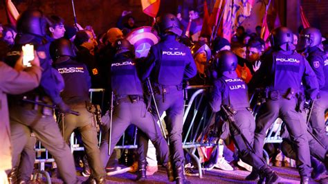 Tres Detenidos En Madrid En Las Protestas Contra La Ley De Amnistía Que