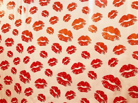 HD wallpaper: united states, chicago, lipstick, kisses, white ...