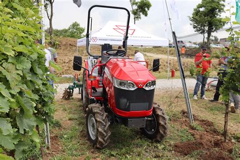 Trattori Massey Ferguson A Enovitis In Campo Agrimeccanica