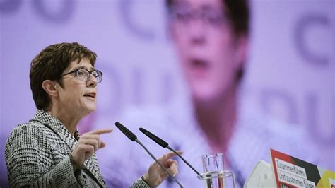 Kramp Karrenbauer bleibt hart Werbeverbot für Abtreibung Koalition