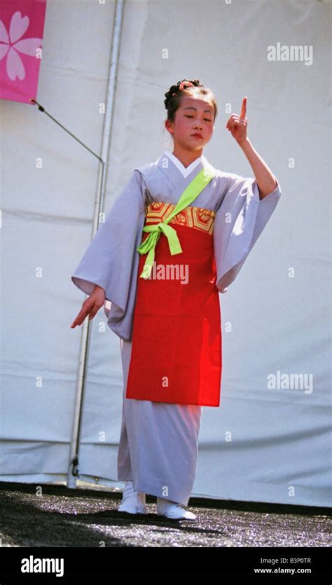 Japanese folk dance hi-res stock photography and images - Alamy