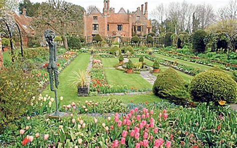 Gardens To Visit Chenies Manor House Buckinghamshire English Garden