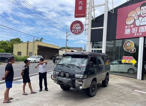 吉普車南投救災遭土石砸毀 彰化黑手畫家幫修 10萬維修費全吞了 翻爆 翻報