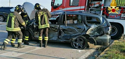 Violento Incidente Stradale Tra Due Auto Ciavula