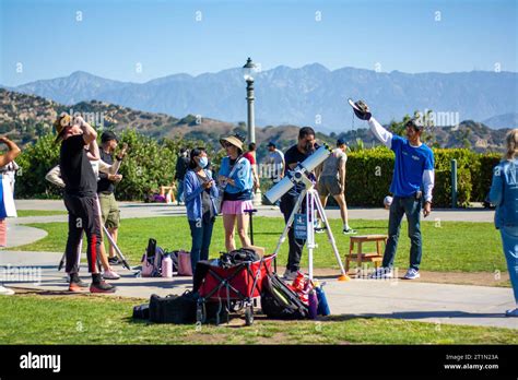 Watching The Solar Eclipse At Griffith Observatory Stock Photo Alamy